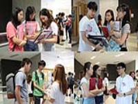 CWC students introducing the College to new CUHK students newly admitted to CUHK in the consultation session